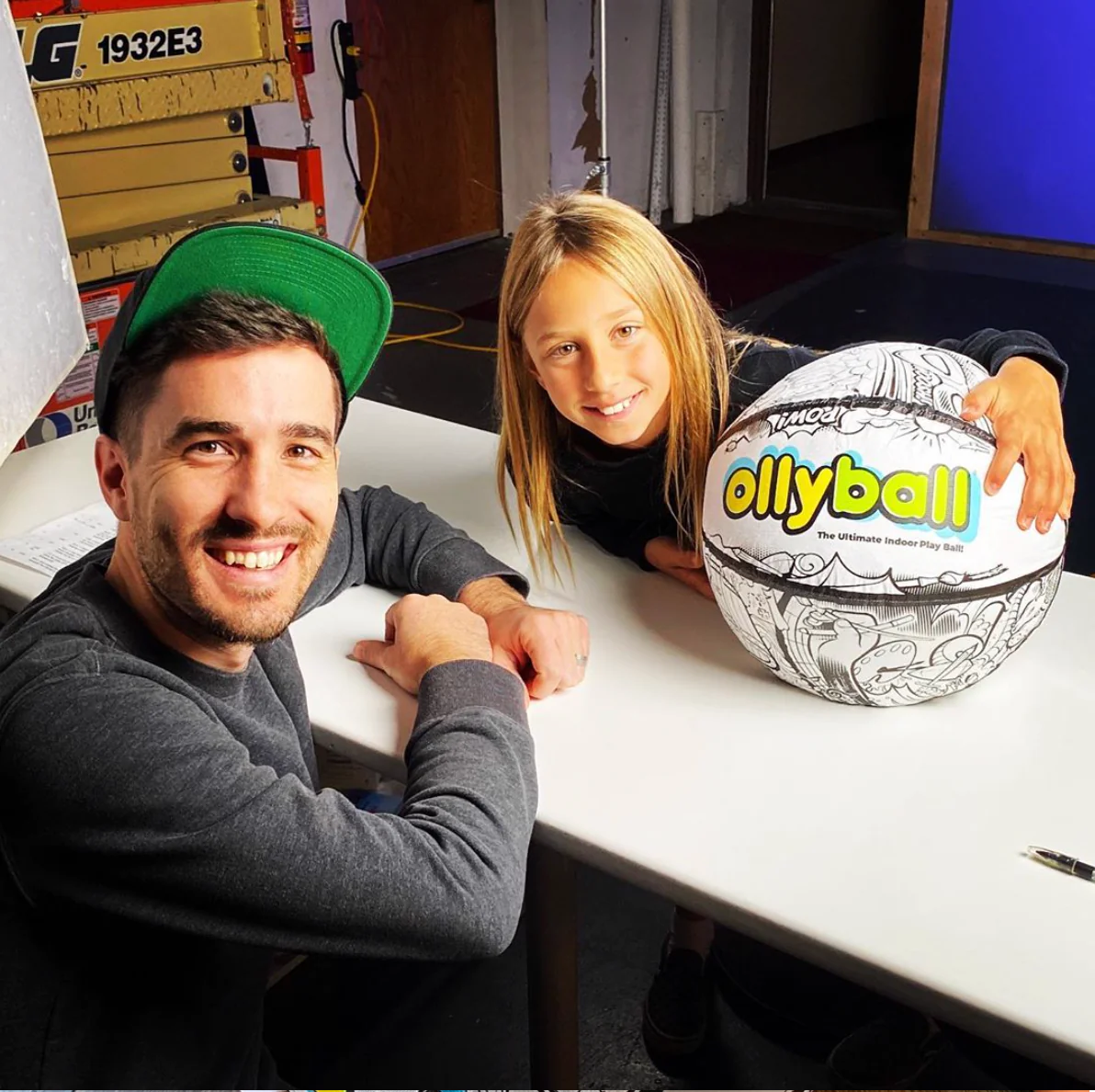 OllyBall Color-In Keepy-Uppy Indoor Ball